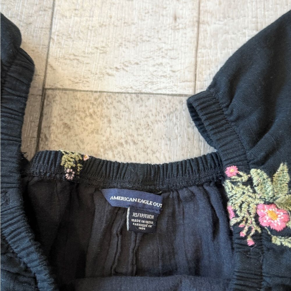American Eagle Floral Embroidered Puff Sleeve Off Shoulder Crop Top Black XS - Picture 2 of 3